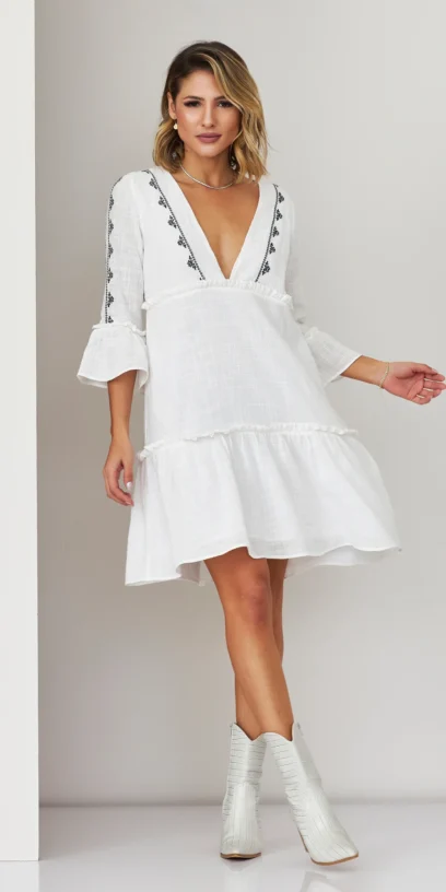 VESTIDO CURTO COM BORDADO