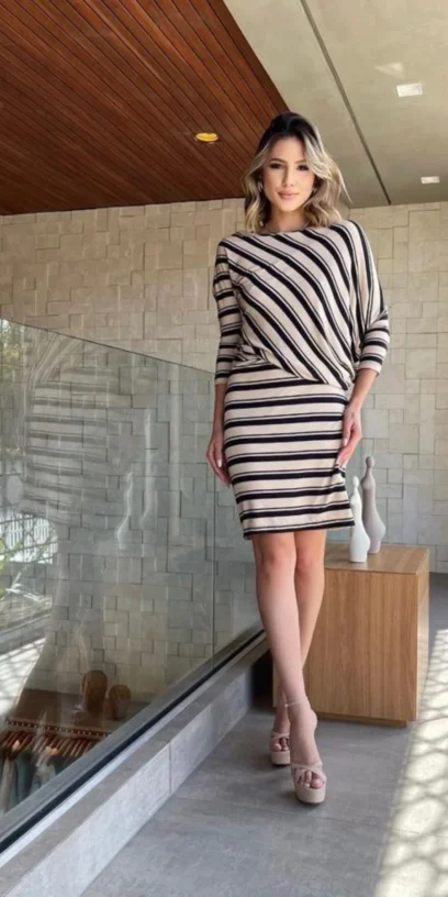 VESTIDO LISTRADO P&B DECOTE CANOA