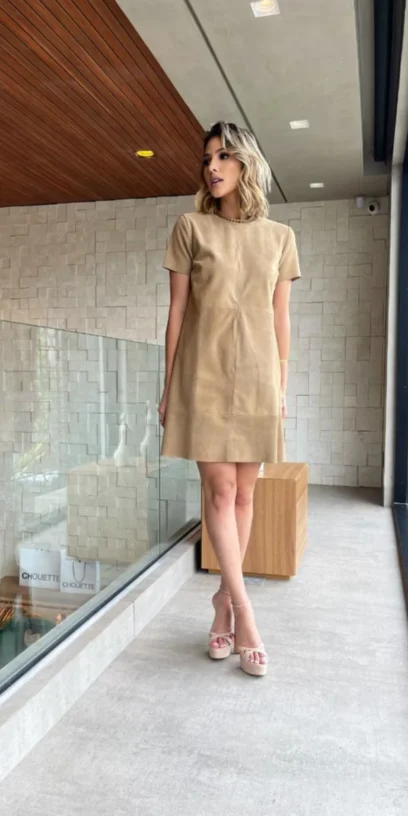 VESTIDO DE COURO MANGAS CURTAS