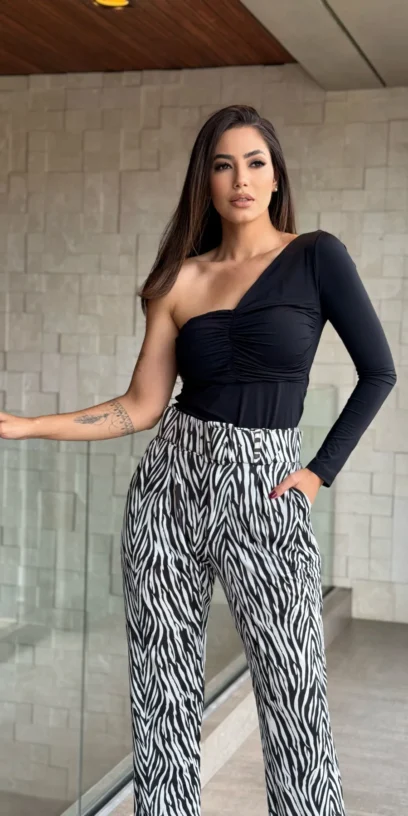 BLUSA DE MALHA COM OMBRO SÓ