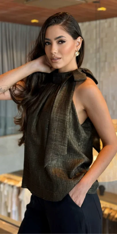 BLUSA GOLA ALTA COM LAÇO