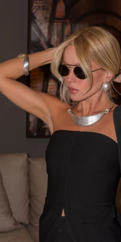 BLUSA SEM ALÇA PEPLUM PRETA