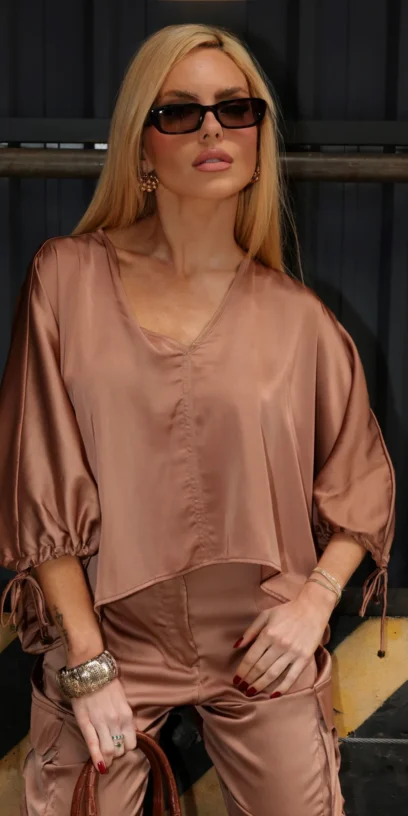 BLUSA ACETINADA COM AMARRAÇÕES