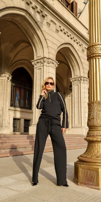 CALÇA FLARE MOLETINHO BOTÕES LATERAIS