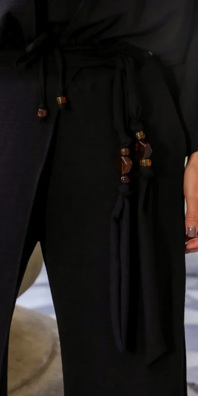 CALÇA PAREÔ COM RESINAS
